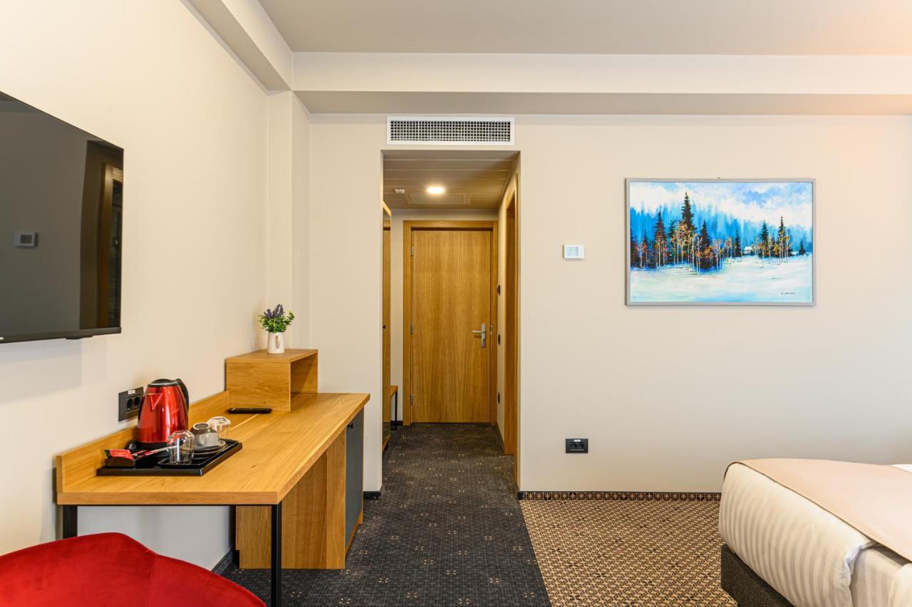 Hotel Dukat Gura Humorului Exterior foto